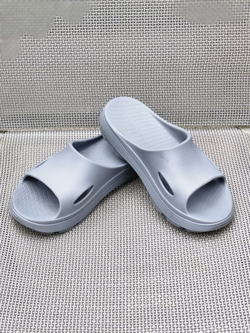Skechers Grey EVA Foam Slide Sandals Men's Size 9 Comfortable Recovery Mules